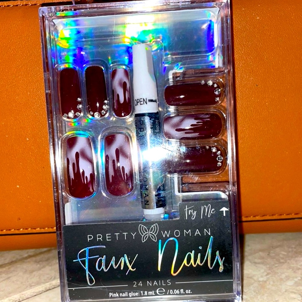 New -Pretty Woman Faux 24-rhinestone trim Nails and glue